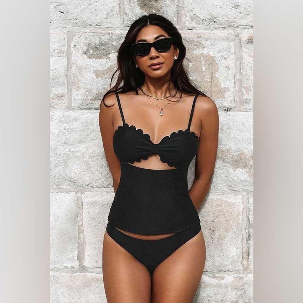 NWOT Cupshe Women’s Black Scallop Tankini Swim Top – Size Large (Top Only)